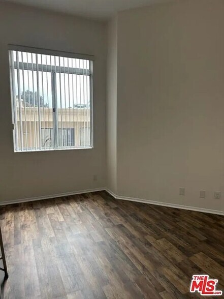 More Photos Of 16117 W Sunset Blvd, Pacific Palisades Apartments For Sale