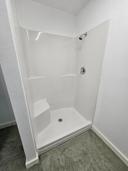 More Photos Of 6472 30th Ave NE, Rugby Showroom For Sale