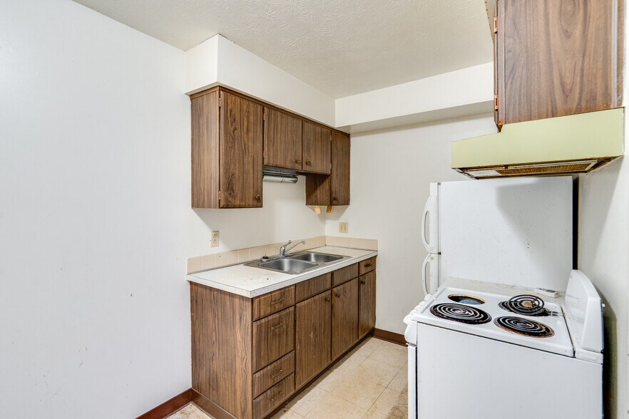 More Photos Of 2615 Ellet Ave, Akron Apartments For Sale