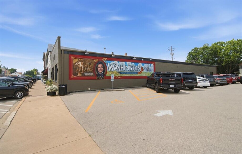More Photos Of 122 N Main St, Washington General Retail For Lease