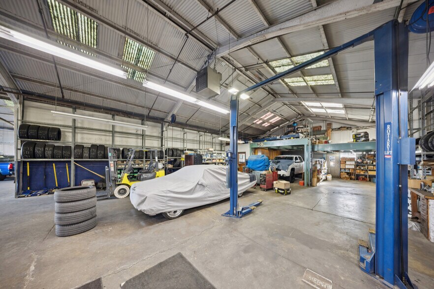 More Photos Of 25 Market St, San Rafael Service For Sale