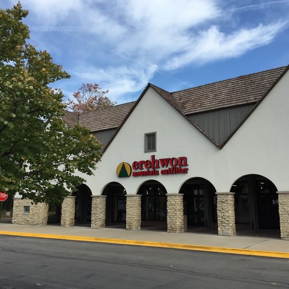 More Photos Of 2501-2585 Waukegan Rd, Bannockburn Unknown For Lease