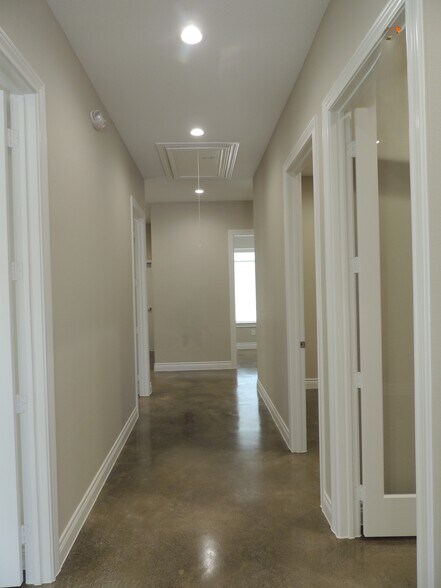 More Photos Of 1904 Longmire Rd, Conroe Unknown For Lease