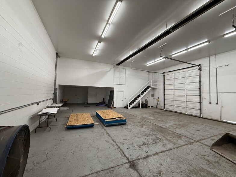 More Photos Of 482 S Commerce Rd, Orem Warehouse For Lease
