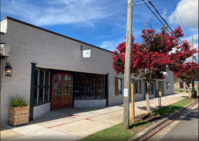 More Photos Of 909 Starkeys Aly, Wilmington Specialty For Lease