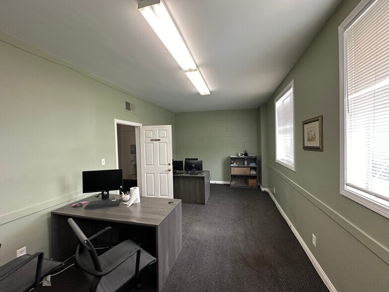 More Photos Of 1735 Hale St, Glendale Flex For Lease