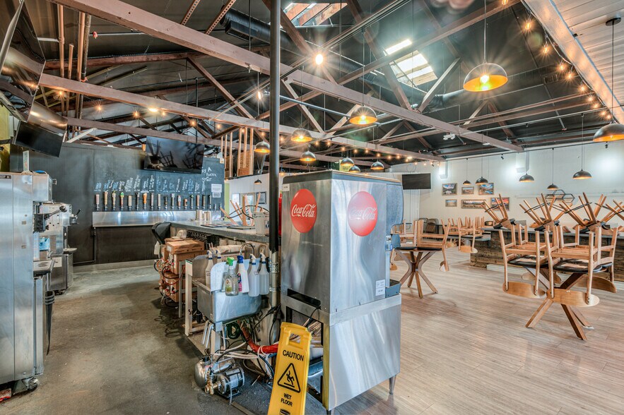 More Photos Of 420 N Main St, Prineville Restaurant For Sale