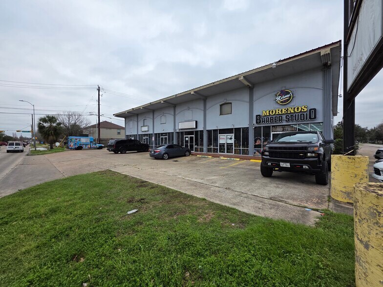 More Photos Of 13210 S Post Oak Rd, Houston General Retail For Sale