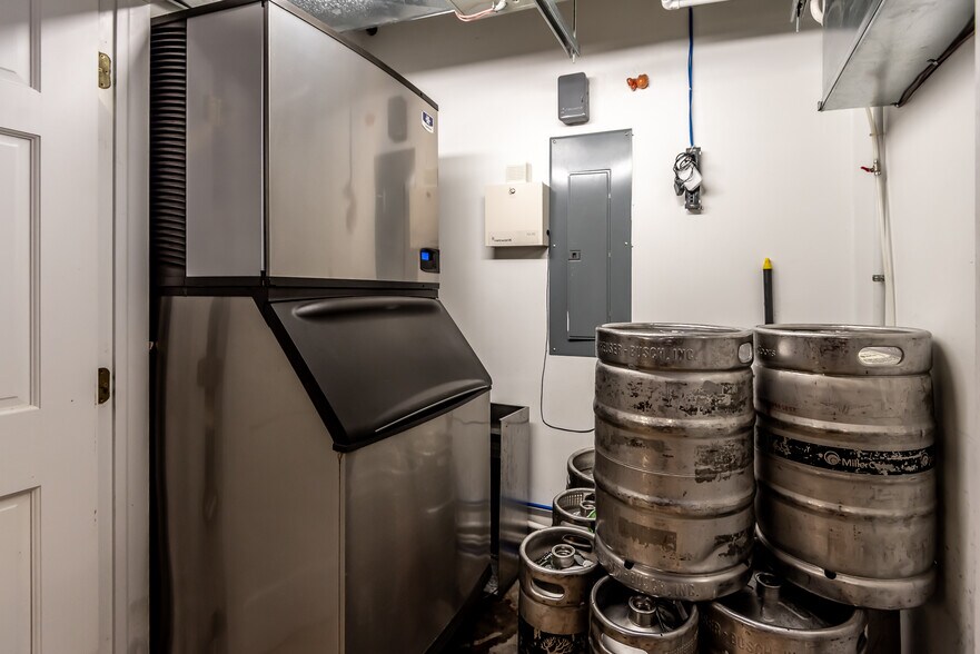 More Photos Of 5527 Oregonia Rd, Oregonia Restaurant For Sale