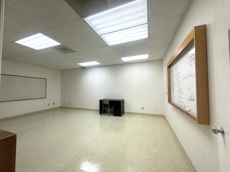 More Photos Of 725 San Aleso Ave, Sunnyvale Light Distribution For Lease