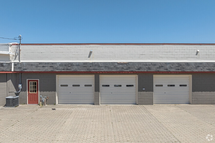 More Photos Of 581 Ottawa Ave, Holland Light Distribution For Sale