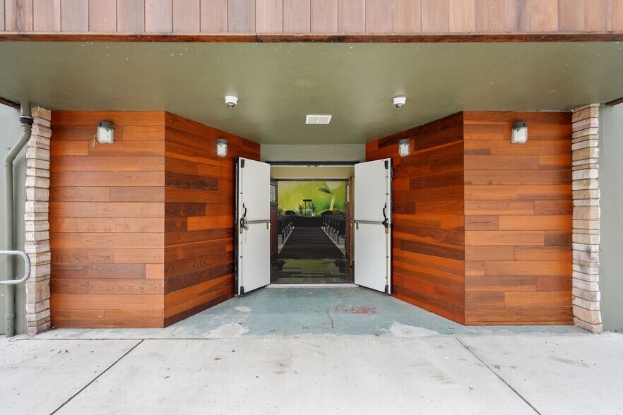 More Photos Of 1221 Oakdale Ave, San Francisco Religious Facility For Sale