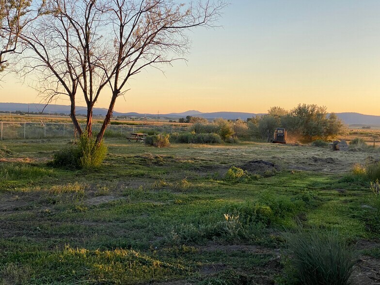 More Photos Of 18088 Highway 395, Lakeview Hospitality For Sale