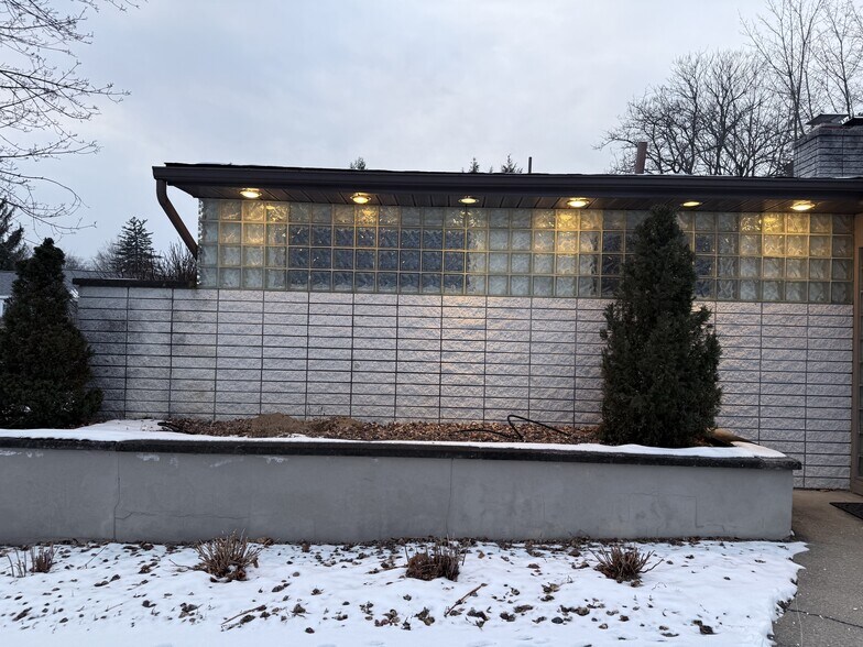 More Photos Of 235 Saratoga Rd, Schenectady Office For Sale