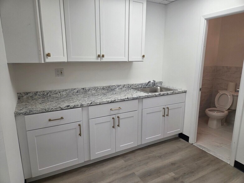 More Photos Of 200 Engineers Rd, Hauppauge Manufacturing For Lease