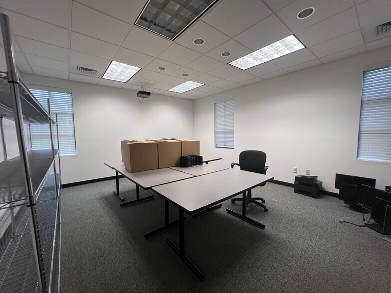 More Photos Of 2810 Meredyth Dr, Albany Medical For Lease