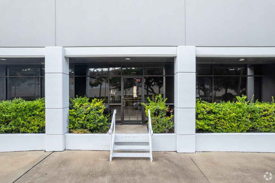More Photos Of 11711 Clay Rd, Houston Warehouse For Lease