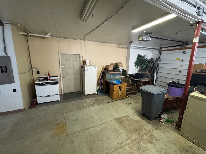 More Photos Of 108 Ball St, East Syracuse Flex For Sale