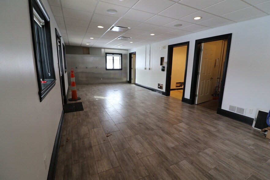 More Photos Of 1223 E Sciota Ave, Peoria Heights Industrial For Lease