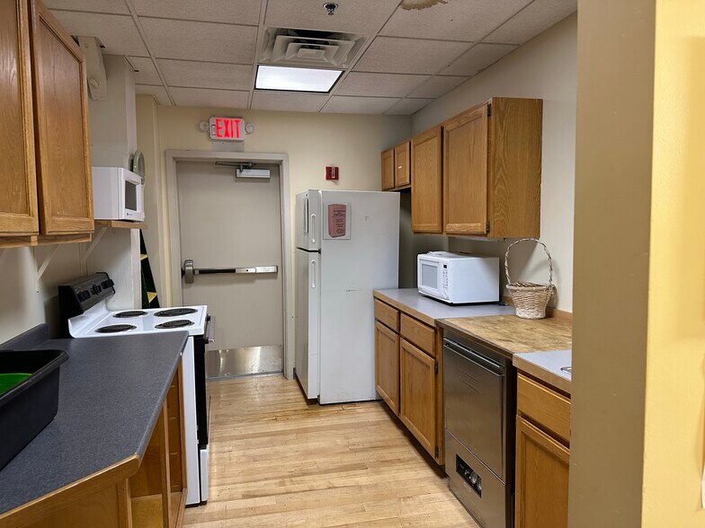 More Photos Of 36 King St, Littleton Specialty For Sale