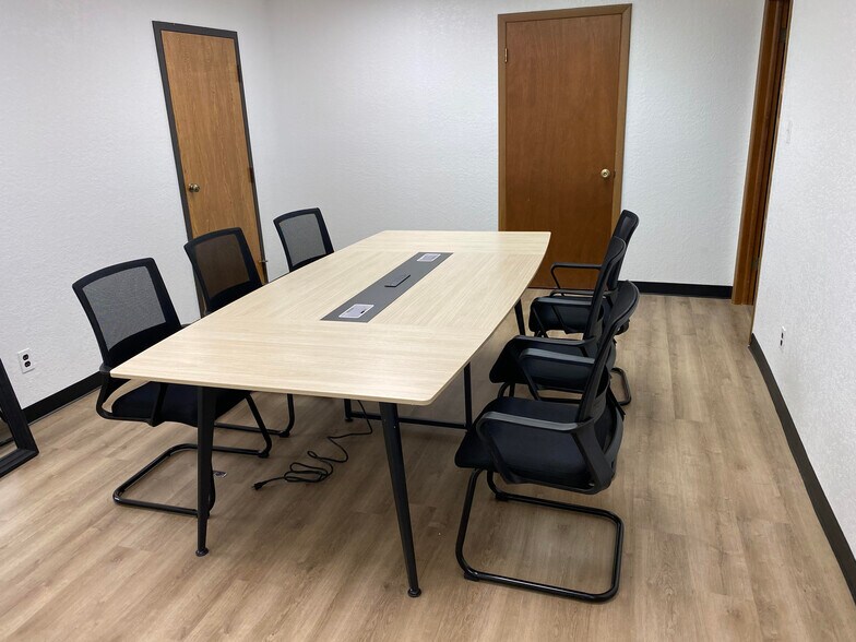 More Photos Of 409-411 W Chickasha Ave, Chickasha Storefront Retail Office For Lease