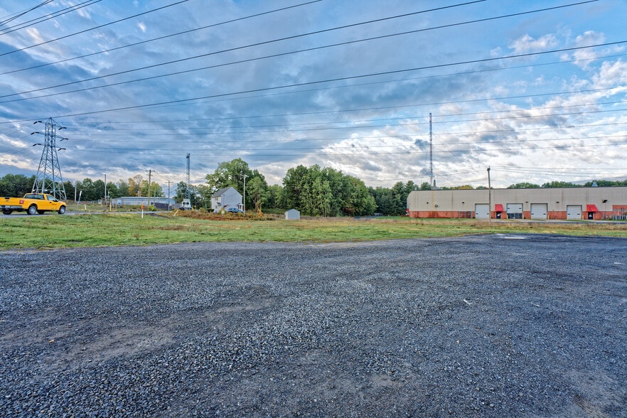 More Photos Of 671 Mariaville Rd, Schenectady Garden Center For Sale