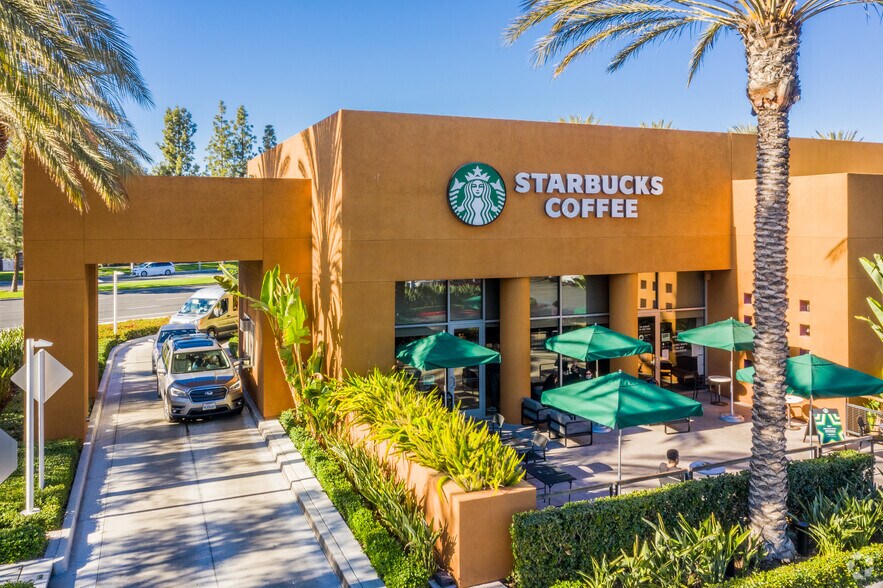 More Photos Of 2915-3011 El Camino Real, Tustin Unknown For Lease