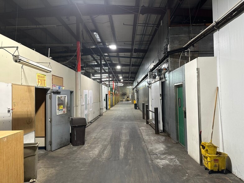 More Photos Of 3360 E Ajo Way, Tucson Warehouse For Lease