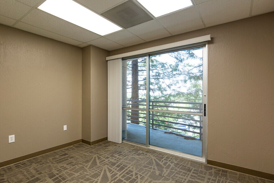 More Photos Of 1600 Creekside Dr, Folsom Medical For Lease