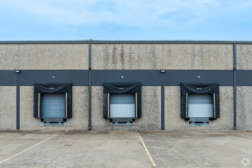 More Photos Of 1040-1050 S State Highway 161, Grand Prairie Warehouse For Lease