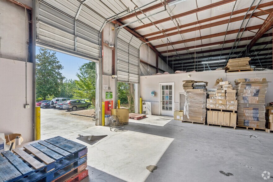 More Photos Of 2470-2480 Industrial Park Blvd, Cumming Warehouse For Sale