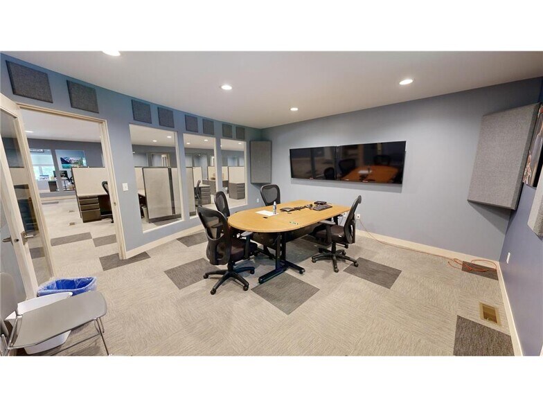 More Photos Of 768 N Creek Dr, Willmar Flex For Sale