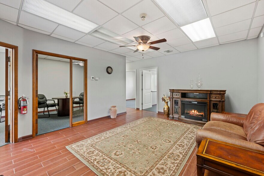 More Photos Of 501 W Ogden Ave, Hinsdale Medical For Sale
