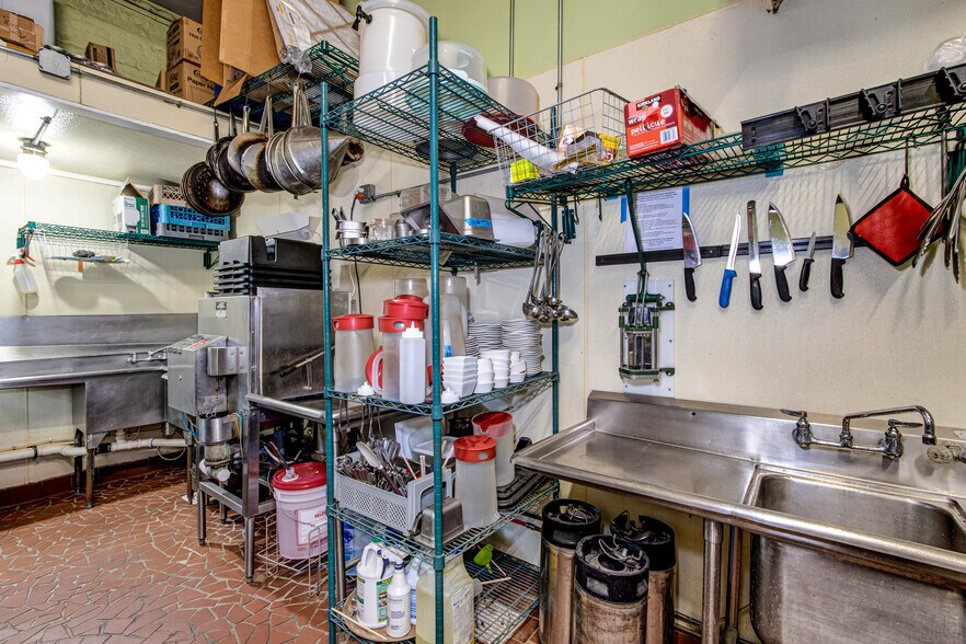 More Photos Of 215 10th St, Augusta General Retail For Sale