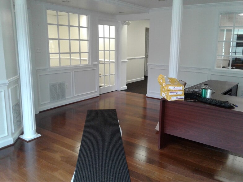 More Photos Of 9216 Center St, Manassas Medical For Sale