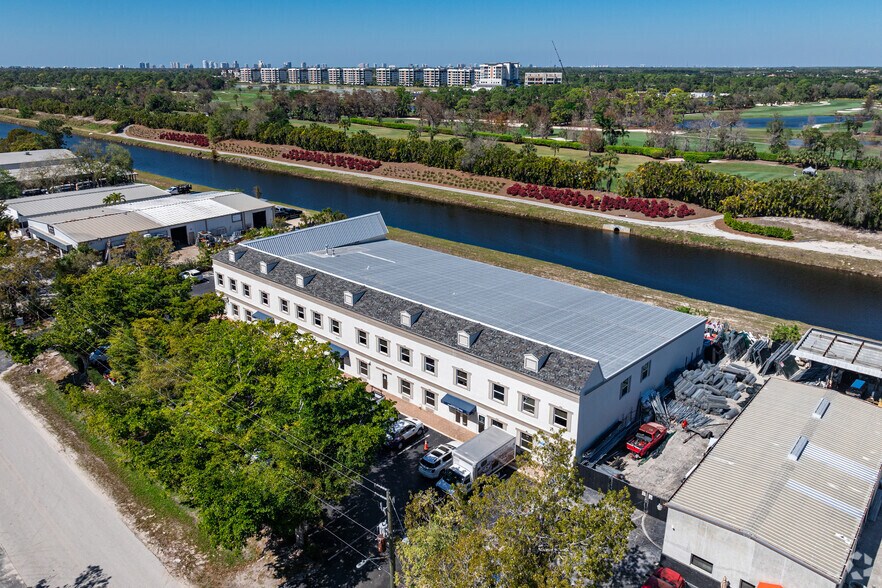 More Photos Of 4627 Arnold Ave, Naples Light Manufacturing For Lease