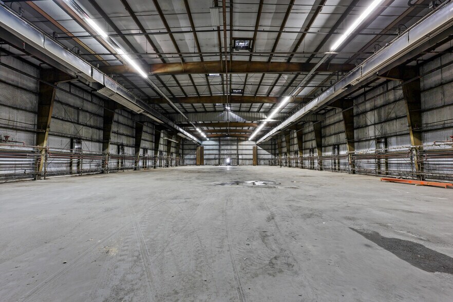 More Photos Of 656 Interstate Dr, Crossville Manufacturing For Lease