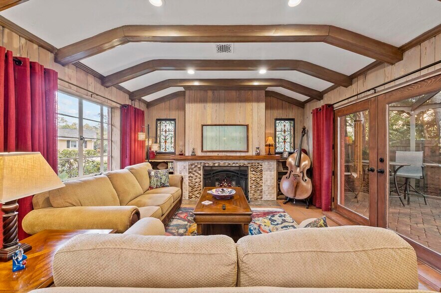 More Photos Of 941 Virginia Dr, Sarasota Specialty For Sale