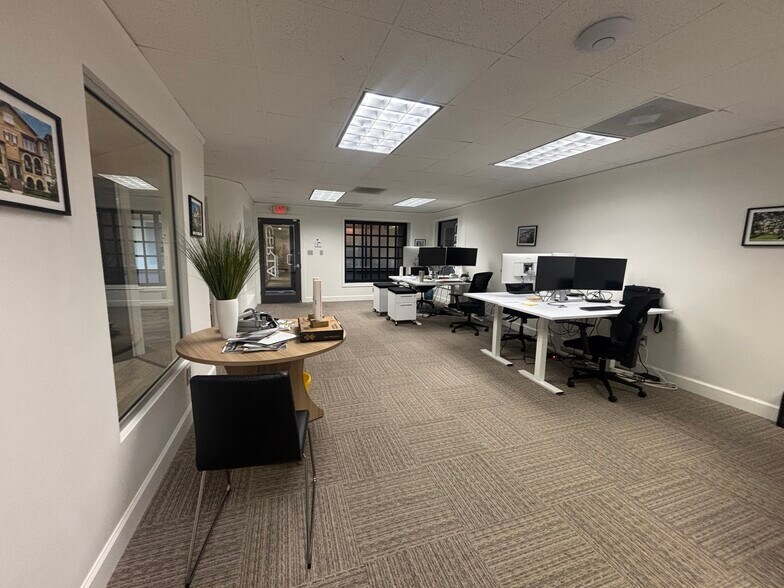 More Photos Of 228 N Park Ave, Winter Park Loft Creative Space For Lease