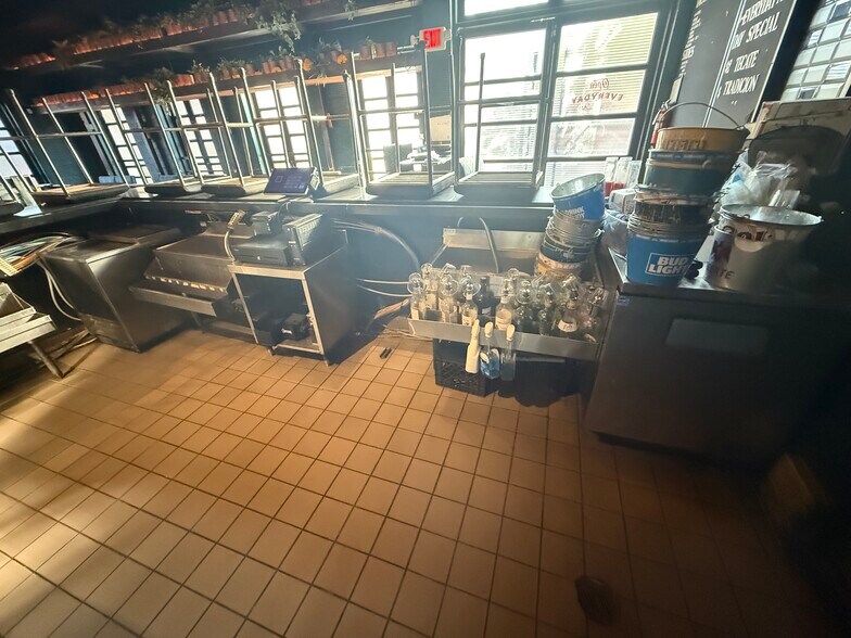 More Photos Of 4935 N Mesa St, El Paso Restaurant For Lease