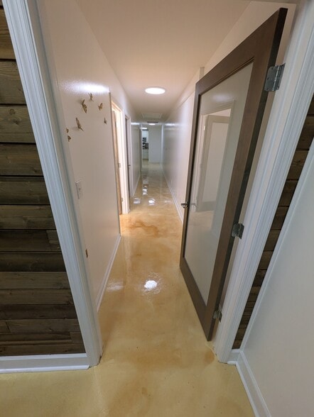 More Photos Of 1051 Johnnie Dodds Blvd, Mount Pleasant Medical For Lease