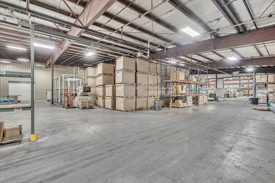 More Photos Of 202 1st St S, Kalona Manufacturing For Sale