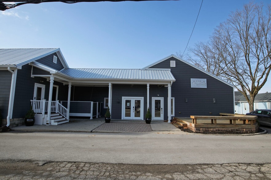 More Photos Of 710 E 64th St, Indianapolis Office For Lease