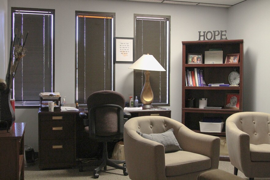 More Photos Of 1652 Greenview Dr SW, Rochester Office For Lease