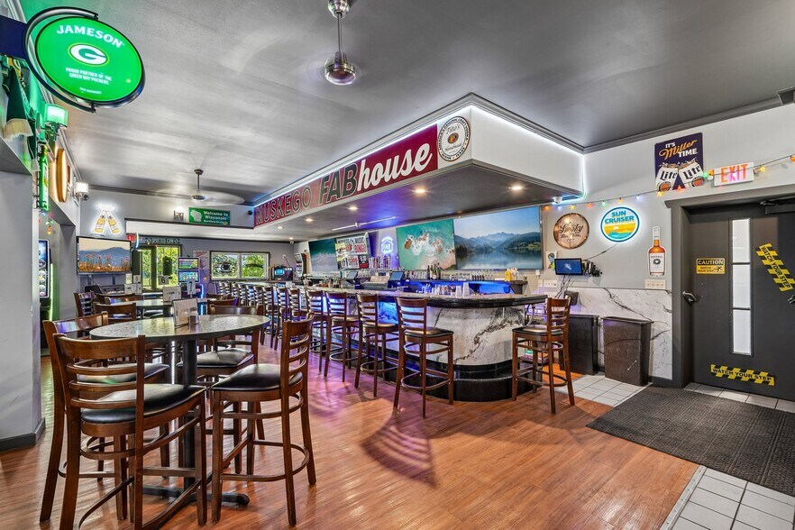 More Photos Of S76W17745 Janesville Rd, Muskego Restaurant For Sale