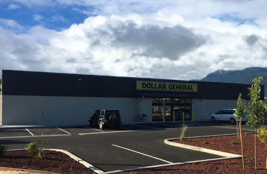 More Photos Of 1008 Chiloquin Blvd, Chiloquin Freestanding For Sale