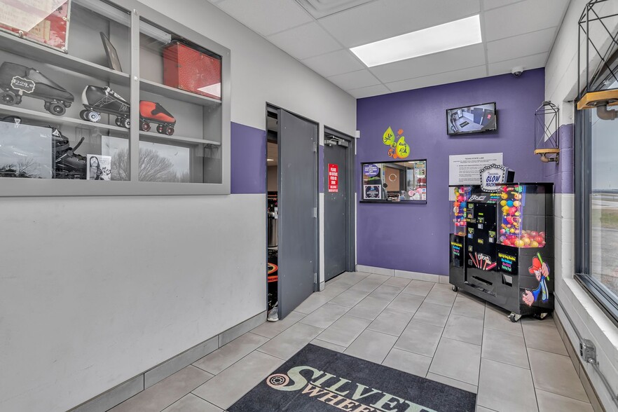 More Photos Of 7628 Corina Dr, Fort Worth Skating Rink For Sale