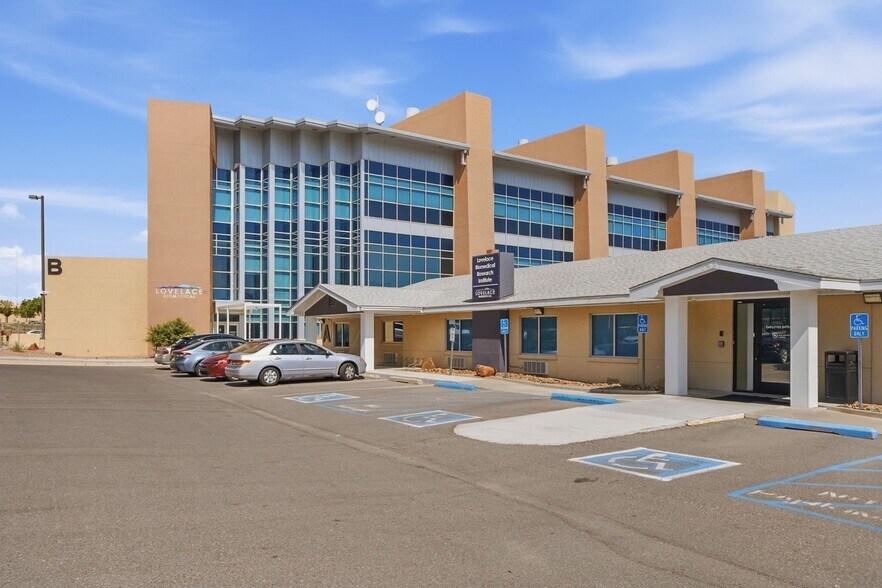 Primary Photo Of 2425 Ridgecrest Dr SE, Albuquerque Medical For Lease