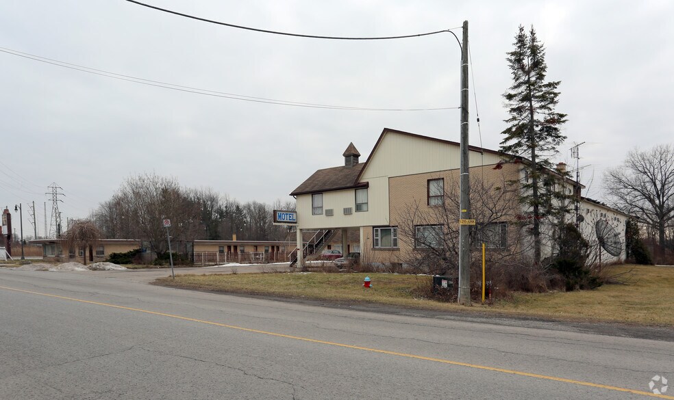More Photos Of 5544 Mcleod Rd, Niagara Falls Hotel For Sale