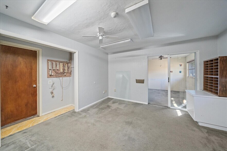 More Photos Of 4242 McIntosh Ln, Sarasota Storefront Retail Office For Sale